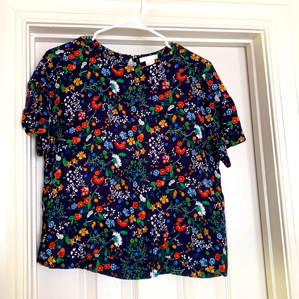 Gently worn HM semi high and low floral blouse